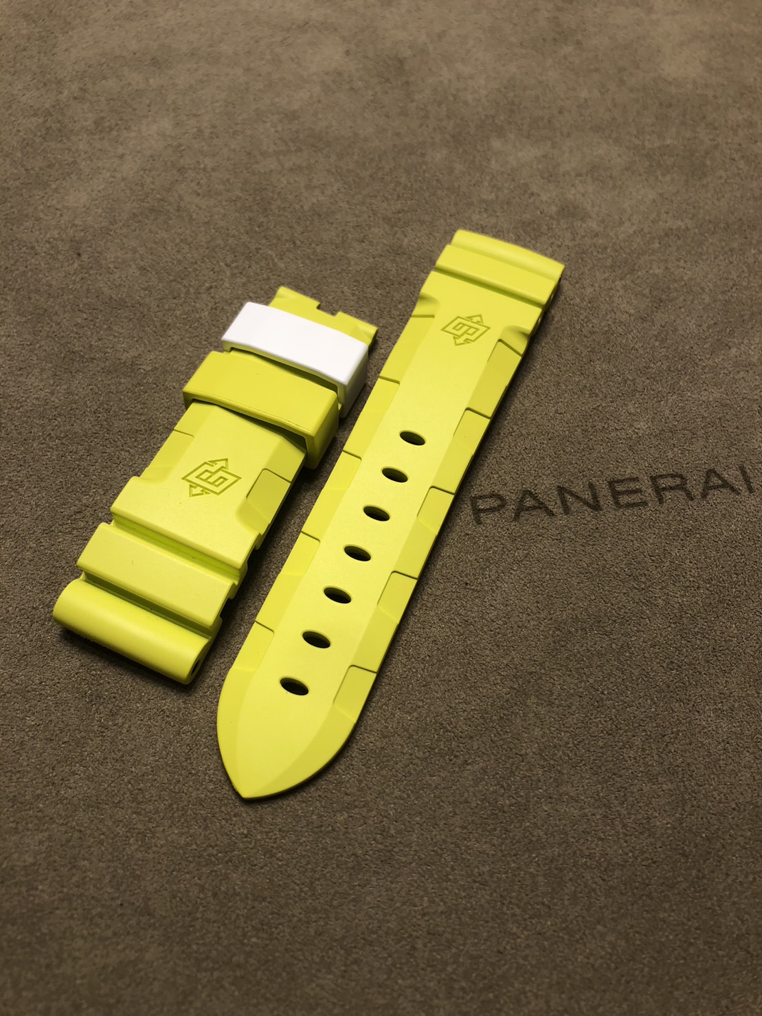 PANERAI_パネライ_strap_アコーディオンラバーイエロー