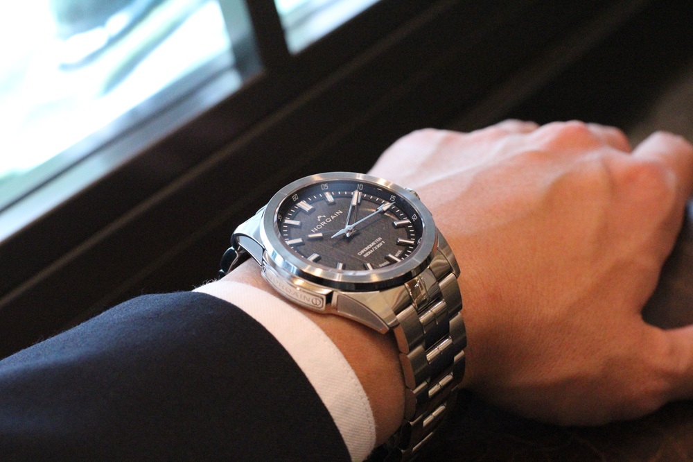 インディペンデンス 42mm JP ブラックスクラッチ NN3000S03A