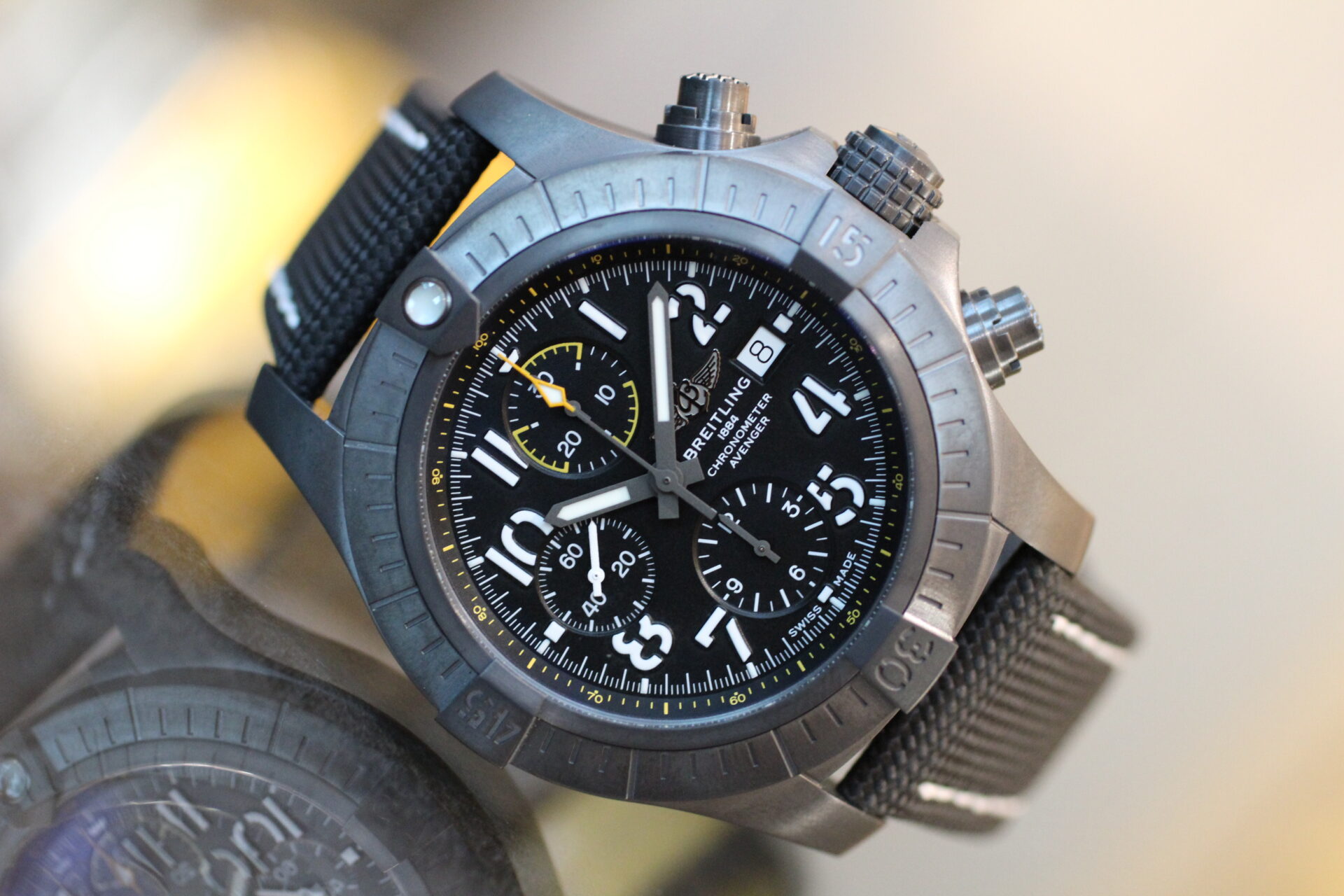 breitlimg_ブライトリング_avenger_アベンジャー_chronograph_クロノグラフ_45_nightmission_ナイトミッション_DLCコーティング_V13317101B1X2_