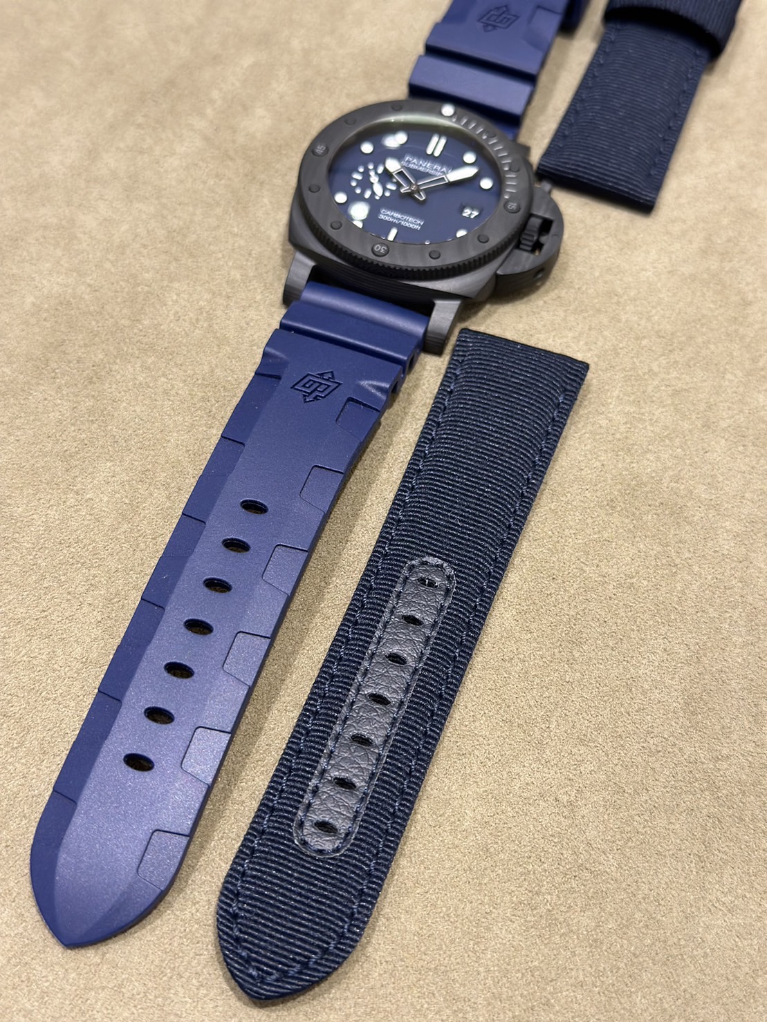 PAM01232 サブマーシブル クアランタクアトロ カーボテック™ ブルー アビッソ_PANERAI_パネライ