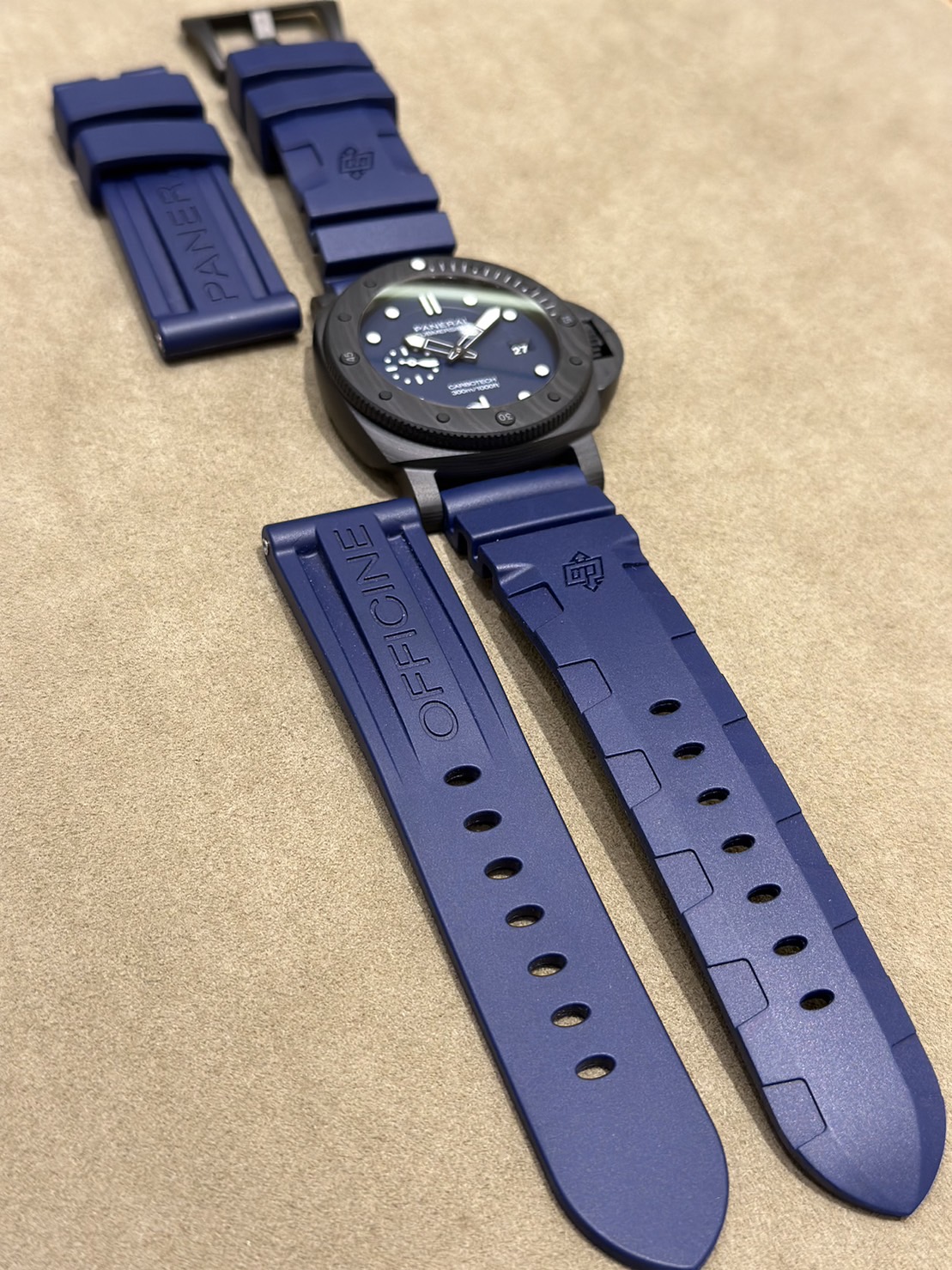 PAM01232 サブマーシブル クアランタクアトロ カーボテック™ ブルー アビッソ_PANERAI_パネライ