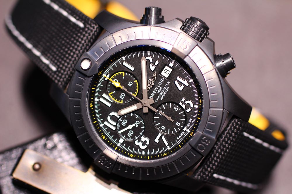 breitlimg_ブライトリング_avenger_アベンジャー_chronograph_クロノグラフ_45_nightmission_ナイトミッション_DLCコーティング_V13317101B1X2_