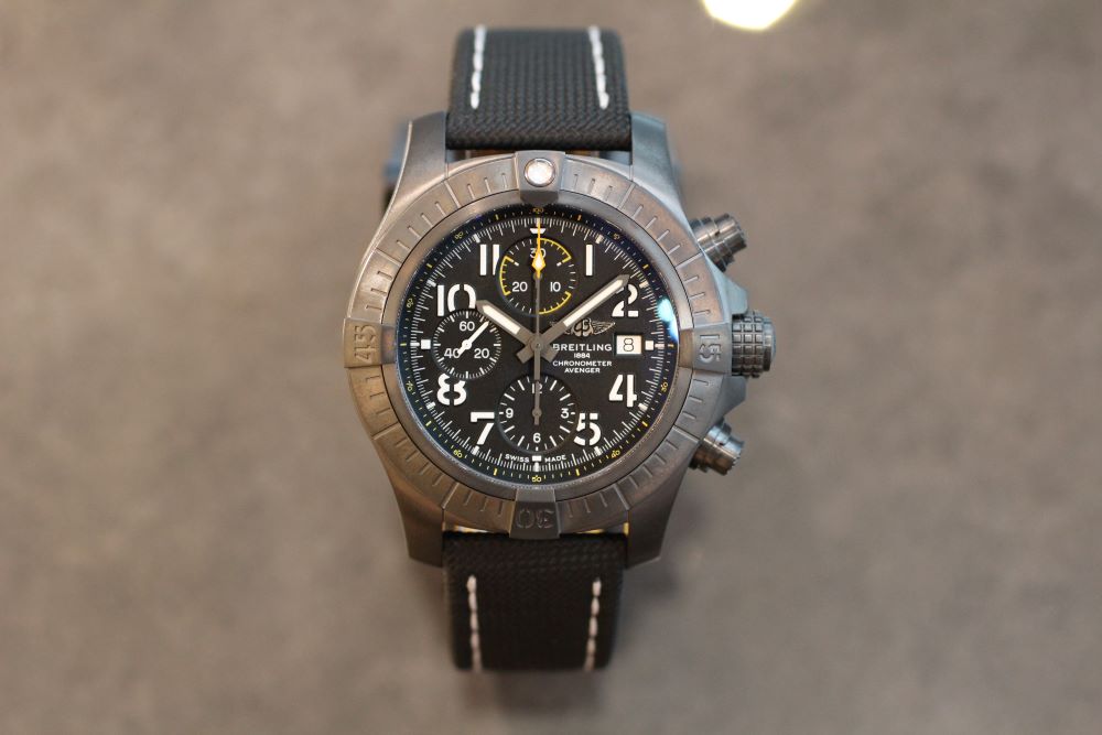 breitlimg_ブライトリング_avenger_アベンジャー_chronograph_クロノグラフ_45_nightmission_ナイトミッション_DLCコーティング_V13317101B1X2_