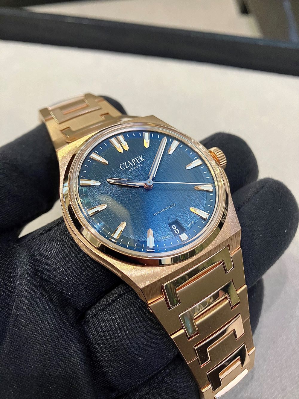 CZAPEK_チャペック_アンタークティック_マウントエレバスディープブルー