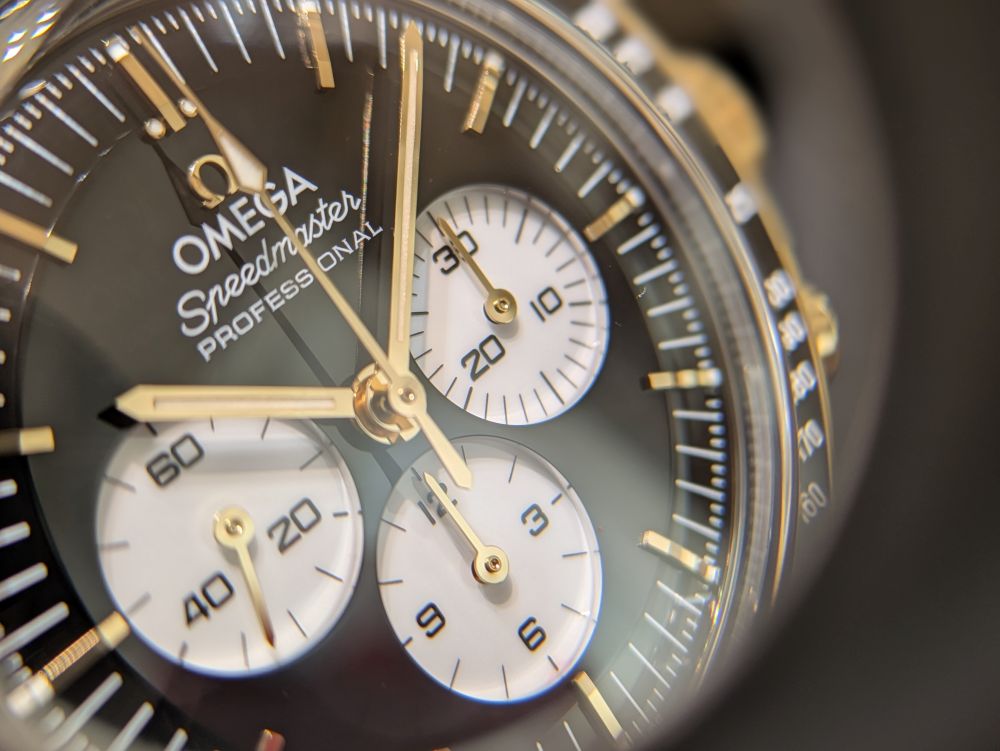 オメガ_スピーダマスター_プロフェショナル_リバースパンダ_ムーンシャインゴー ルド_310.60.42.50.01.002