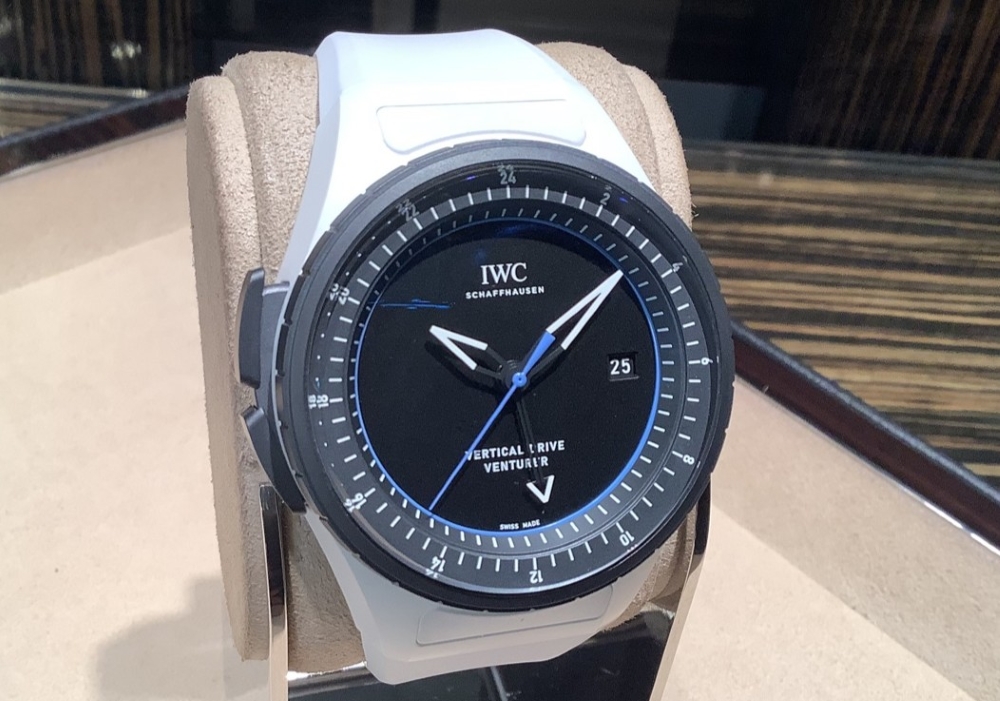 IWC_パイロット・ウォッチ・ベンチュラー・バーティカル・ドライブ_IW328601